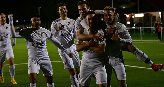 Die Quote passt: Herbstmeister FC Wittlingen, hier beim Jubel im Spitzenspiel beim VfB Waldshut (3:3), hat gute Chancen auf den ...