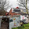Der Horst Klub nach dem Brand. Hinten ist das rote Notdach zu sehen.