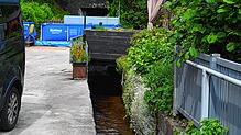Von der Brücke in der Kirchstraße ist der Verlauf des Eichbachkanals deutlich erkennbar. Er soll in groß bemessene Rohre verlegt werden. ...