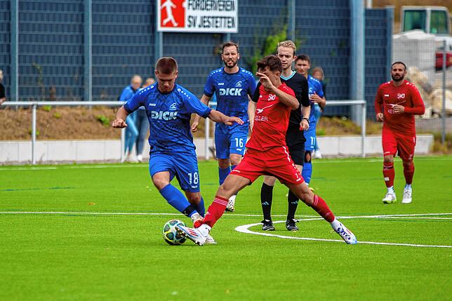 Bild 25: SV Jestetten müht sich zum 2:1-Sieg gegen den SC Lauchringen – und wir haben Bilder!