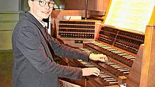 Priesteramtskandidat und zugleich Student der Kirchenmusik: Zu Gast in der Seelsorgeeinheit Bregtal ist aktuell der Theologiestudent ...