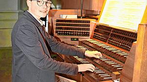 Priesteramtskandidat und zugleich Student der Kirchenmusik: Zu Gast in der Seelsorgeeinheit Bregtal ist aktuell der Theologiestudent ...