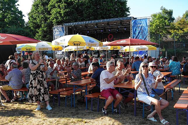 Bild 17: Bilder vom Sternmarsch und Fahneneinmarsch zum 175-jährigen Bestehen der Musikkapelle Ailingen