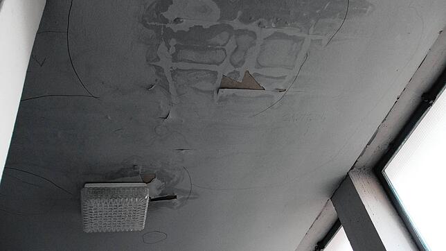 In der aktuellen Ratoldusturnhalle gibt es nicht nur Flecken an der Decke zu bemängeln. Für einen Neubau besteht dringend Bedarf.