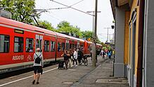 Ein Zug der Deutschen Bahn am Bahnhof Gottmadingen. Eine Szene wie auf diesem Archivbild vom August wird ab Dezember der Vergangenheit ...