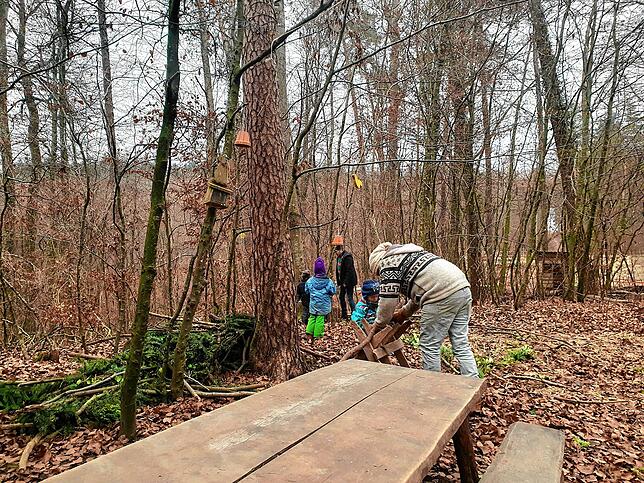 Der Waldkindergarten Uhldingen-Mühlhofen besteht aus einer Spielgruppe mit maximal acht Kindern und einem Kindergarten mit bis zu 20 ...