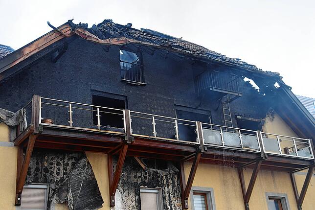 Mehrere Wehren des Landkreises Waldshut wurden zur Bekämpfung des Feuers in Rickenbach alarmiert.