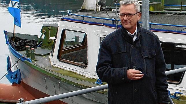 Marcus van Nijenhof ist der Kapitän des Fahrgastschiffes Löwe von Laufenburg. Ab 2022 will er mit einem Floss Comedy-Stars nach ...