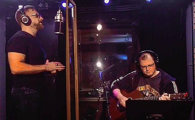 Alexander Trieschmann und Oscar Hannabach haben die CD #DasMachenWirGemeinsam – the Liquidstudio Lockdown Sessions aufgenommen.