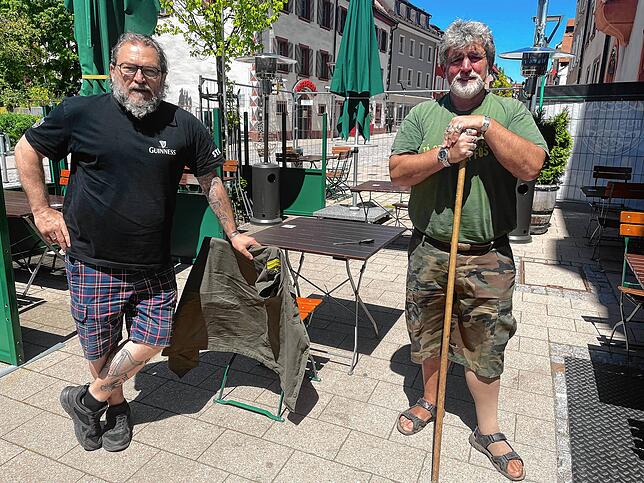 Irish-Co-Chef Werner Hergert (links) und Mitarbeiter Ben Kelly.