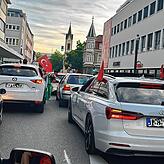 Viele Fans anderer Nationen treibt es ebenfalls auf die Singener Straße. Hier beispielsweise türkische Fans