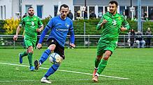 Routinier dreht auf: Steffen Huber (links, gegen Giuseppe Imbrogiano) traf doppelt für die SG Mettingen/Krenkingen beim 4:2-Sieg seiner ...
