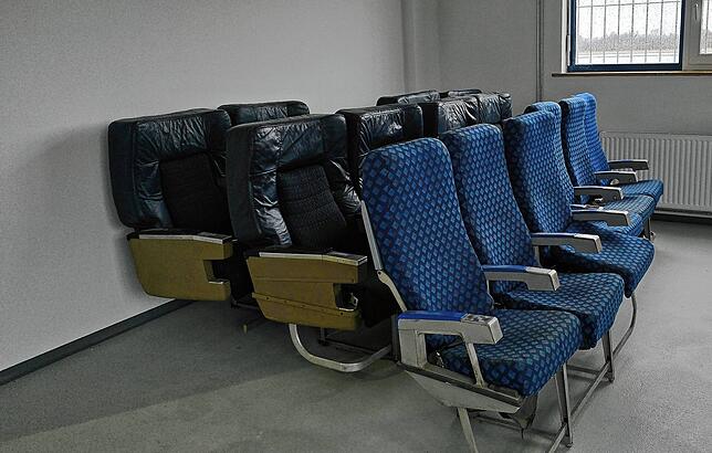 Einige Flugzeugsitze stehen im Depot. Sie stammen jedoch nicht mehr aus der Maschine von 1977, als sie noch als „Landshut“ bei Lufthansa ...