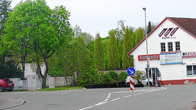Im Herbst sieht es hier ganz anders aus: Beim dritten Bauabschnitt der Schafhauser Straße wird die Ecke Dögginger / Schaffhauser Straß ...