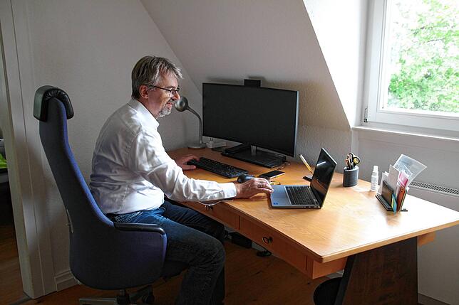 Martin Gruner in seinem Arbeitszimmer im ersten Stock.