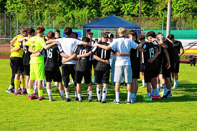 Bild 9: Triumph im SBFV-Pokal für die B-Jugend des FC 08 Villingen: Das sind unsere Bilder!