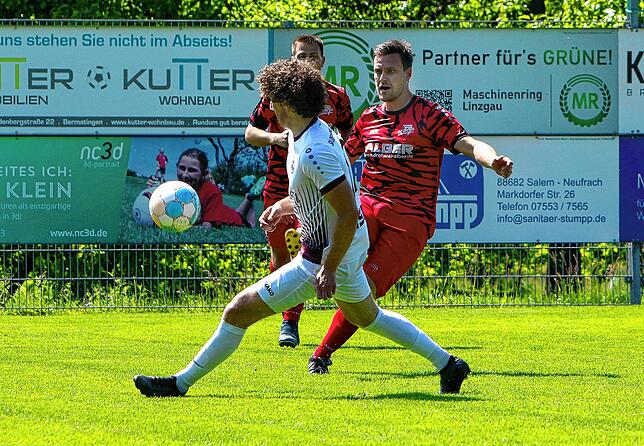 Bild 5: Das torreiche Kellerderby gewinnt der SV Deggenhausertal! Wir waren mit der Kamera dabei!