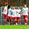 Luca Gruler (Mitte) freut sich mit seinen Pfullendorfer Teamkollegen über sein Tor zum 1:0 gegen Kuppenheim.