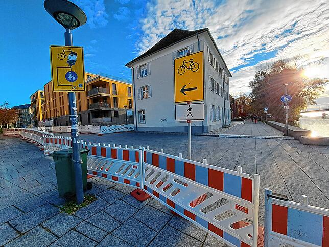 Hier an der Bischofsvilla endet der erste Teilabschnitt der Baustelle. Der etwa 250 Meter lange Abschnitt am Rheinufer ist ...