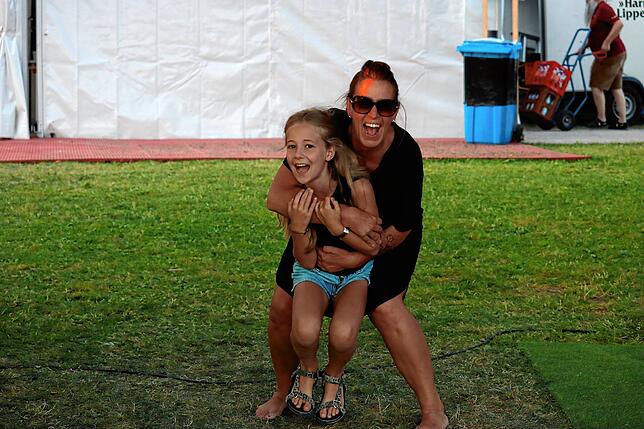 Bild 6: Anita Hofmann und viele andere Schlagerstars: Bilder vom Abschluss des Sound Beach Festivals in Überlingen