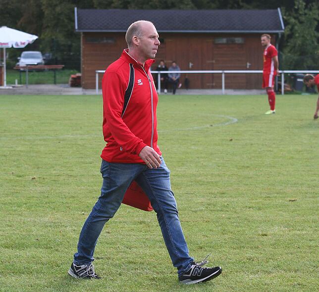 Enttäuscht: Daniel Schulz, Trainer des FV Lörrach-Brombach II, versichert, alles getan zu haben, um eine Elf fürs Spiel beim FC Erzingen ...