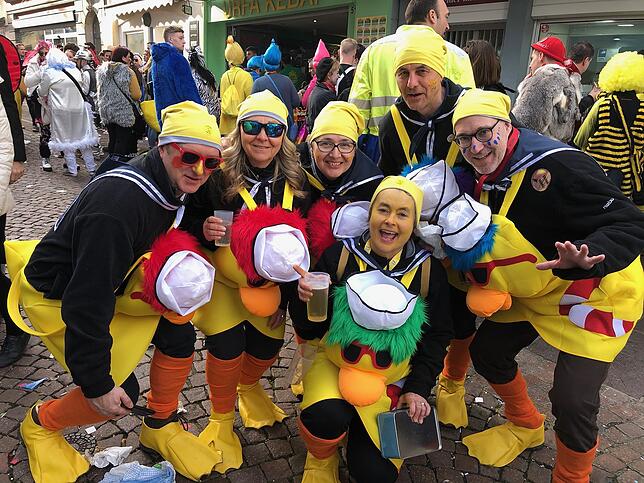 Bild 4: So schön war die Hoorige Mess&lsquo; in Tiengen: Wir haben die größte Straßenfasnacht der Region in Bildern und Videos festgehalten