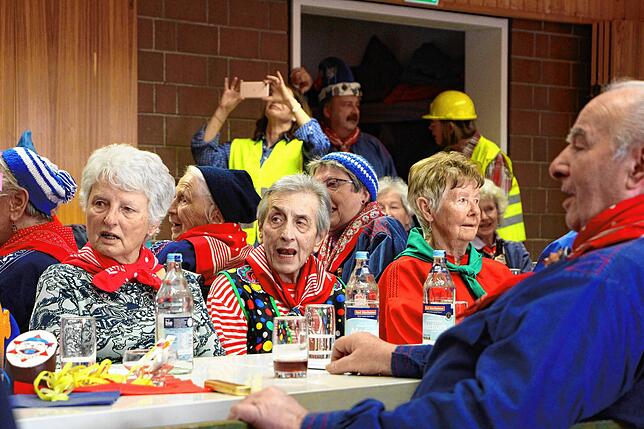 Bild 17: Beste Stimmung bei der Seniorenfasnet in Bonndorf. Wir haben die Bilder!
