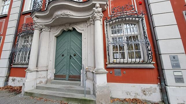 (Archivbild) Das Amtsgericht Konstanz in der Rheingasse: Hier wird Ende April wegen des Vorwurfs der leichtfertigen Geldwäsche verhandelt.