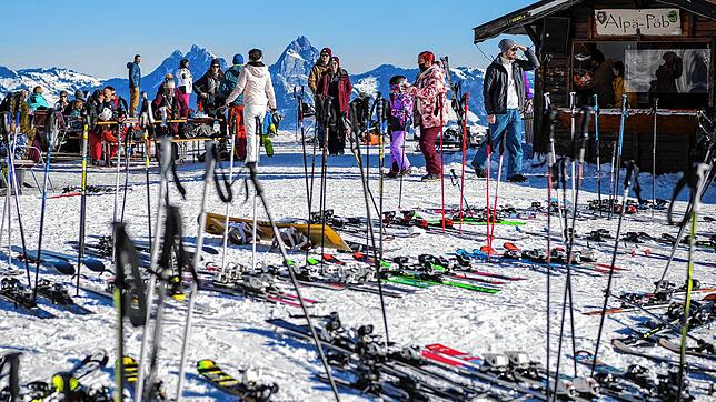 Große Freiheit in der Schweiz: Nicht nur beim Skifahren gelten ab 17. Februar deutlich weniger strenge Corona-Regeln.