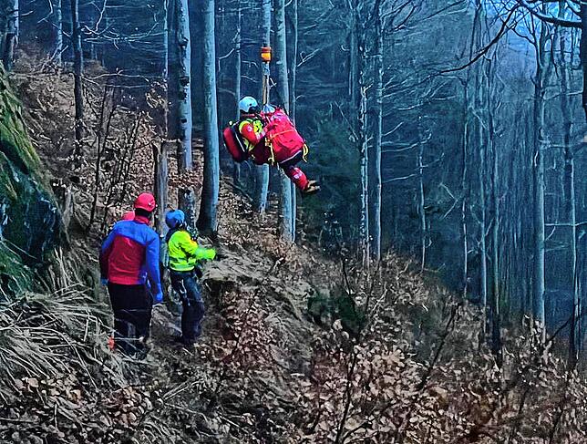 Die Bergwacht beim Einsatz beim Todtnauer Wasserfall. Ein Wanderer ist abgestürzt.