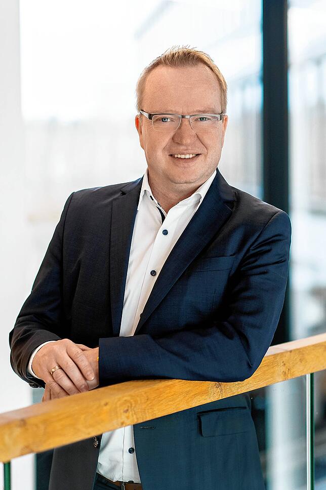 „Durch die Steigerung der Leistungsfähigkeit machen die Übertragungsnetzbetreiber den Netzknoten fit für die Energiewende“, ...