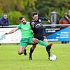 Johannes Wehrle (links, FC Furtwangen) im Zweikampf mit dem Gutmadinger Lukas Riedmüller