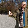 Anwohnerin Monika Baur entdeckt immer wieder Müll und Fäkalien entlang des Ufers. Sie rät Radfahrern und Wanderern zum Mitführen einer ...