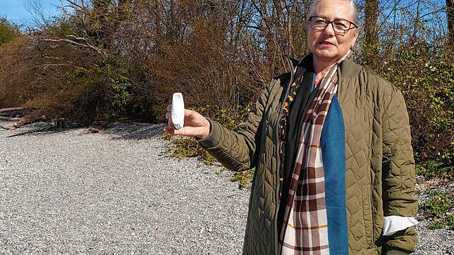Anwohnerin Monika Baur entdeckt immer wieder Müll und Fäkalien entlang des Ufers. Sie rät Radfahrern und Wanderern zum Mitführen einer ...