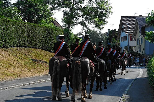 Bild 17: Bilder von der Reiterprozession zum Jubiläumsfest der Blutreitergruppe Oberteuringen