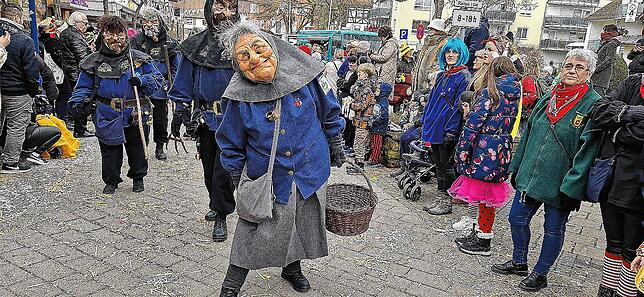 Bild 1: Der Montagsumzug in Bad Dürrheim setzt den gutgelaunten Punkt unter die diesjährige Fasnet &ndash; Teil 2