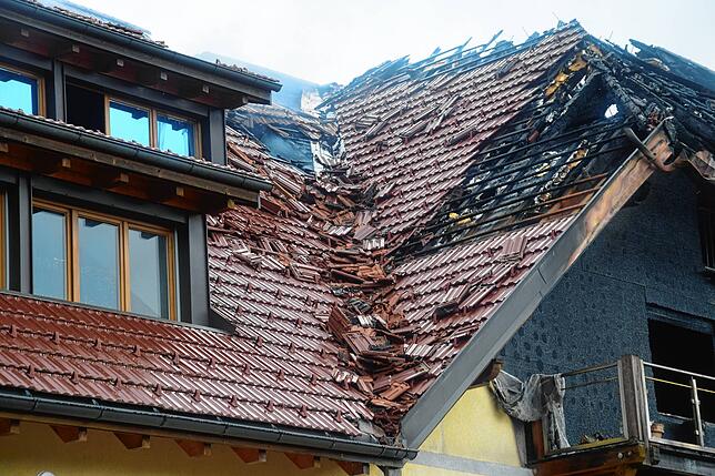 Bild 28: Feuer im Mehrfamilienhaus: Bilder vom Großeinsatz