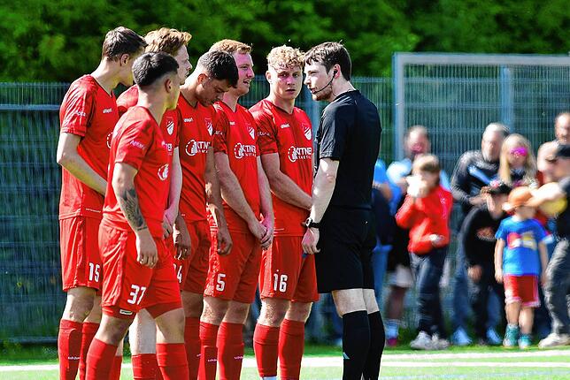 Bild 5: Der FC Pfaffenweiler stürzt den Tabellenführer – und wir waren mit der Kamera dabei