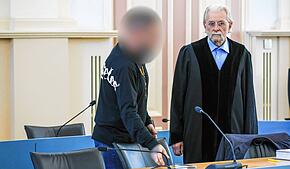 Der 42-Jährige angeklagte Fahrlehrer sitzt seit Mitte März in Untersuchungshaft. Er soll eine Fahrschülerin mehrfach vergewaltigt haben.