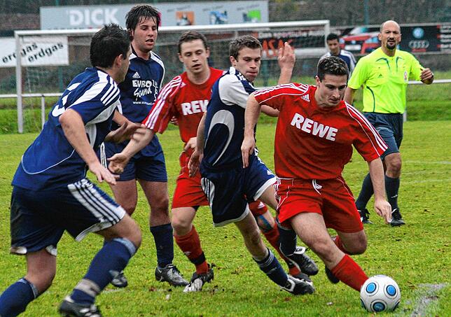 Bild 5: Schnappschüsse aus der Bezirksliga-Saison 2009/2010