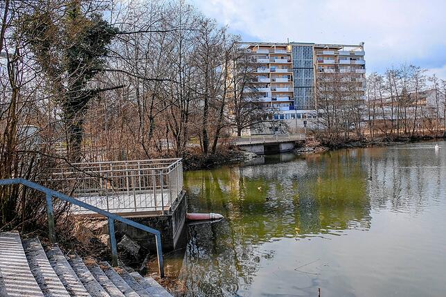 So erhebt sich heute noch das ehemalige Hotel Landerer am Ziegeleiweiher in der Singener Nordstadt in die Höhe.