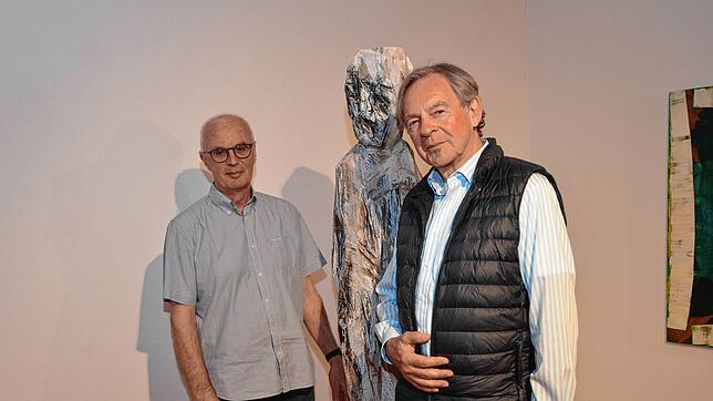 Bernhard Oßwald (links) hat sein Amt als Vorsitzender des Markdorfer Kunstvereins nun an Peter Neumann übergeben.