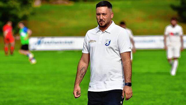 Abschied: Trainer Sandro Marchi (35) aus Schaffhausen hat nach vier Monaten beim FC Erzingen seinen Rücktritt erklärt.
