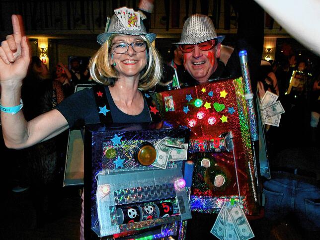 Bild 33: Viva Las Vegas &ndash; Bilder vom Holzhauerball im Milchwerk (1)