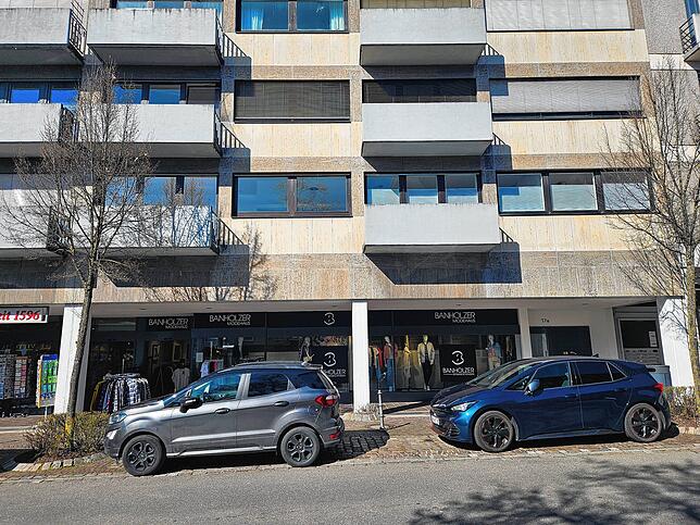 Das Modegeschäft Banholzer in der Karlstraße. Betreiberin Nina Ischen spricht sich gegen das Innenstadtkonzept aus. Sie befürchtet ...