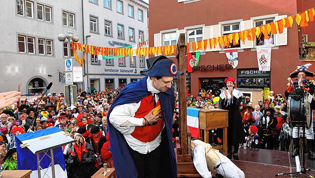 Bild 38: Schmotziger Dunschtig: Auf dem Obermarkt fällt das Jakobiner-Tribunal sein Urteil