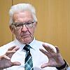 Winfried Kretschmann spricht in seinem Büro im Landtag bei einem Interview mit der Deutschen Presse-Agentur.