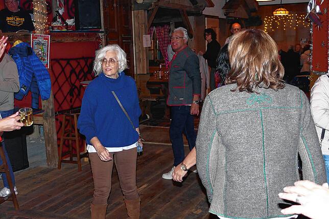 Bild 20: Gäste feiern Après-Ski-Party im Gasthaus „Löwen“ zur Musik von DJ Aleks. Hüttengaudi ist ein Hit.