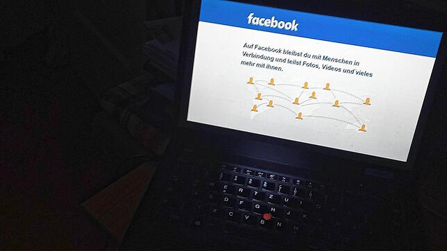 Internet-Platformen wie Facebook laden zum weltweiten Austausch ein.