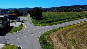 Das neue Gewerbegebiet Schaffhauser Breite, im Vordergrund die vieldiskutierte Kreuzung Hohenkrähenstraße/Altenburger Straße über die ...